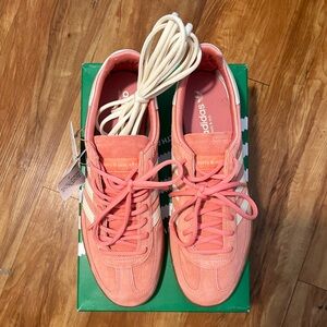 Adidas x Sporty & Rich Collab
Handball Spezial